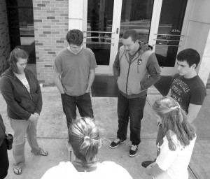 Evangelism team gathers for prayer 