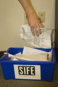 Student recycles paper thanks to the SIFE recycling program 