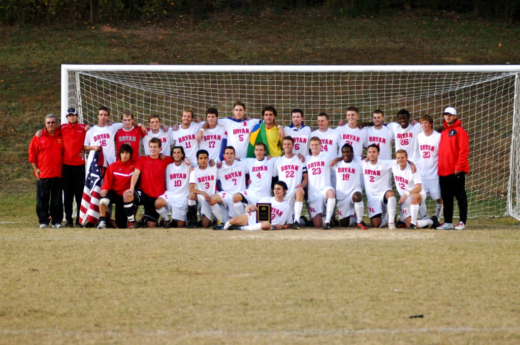 The men's varsity soccer team poses for a team picture after winning the AAC tournament championship/Triangle photo by Catherine Rogers